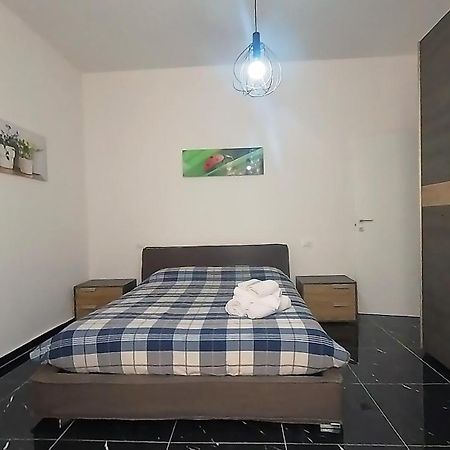 Tra Centro E Mare - Intero Appartamento Con Parcheggio Savona Luaran gambar